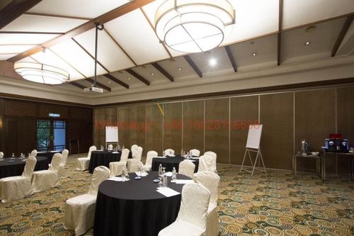 최신 회사 솔루션 정보 다재다능한 이동식 벽: 현대 공간 디자인의 재정의