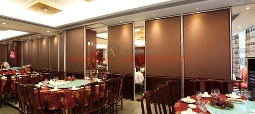 최신 회사 솔루션 정보 공간 을 위한 올바른 이동성 벽 을 선택 하는 것