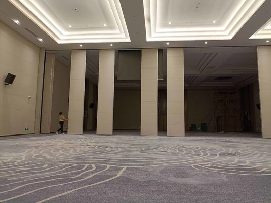 좋은 가격 멜라민 보드 체육관 어쿠스틱 파티션 벽 볼룸 소리 차단 접는 벽 온라인으로