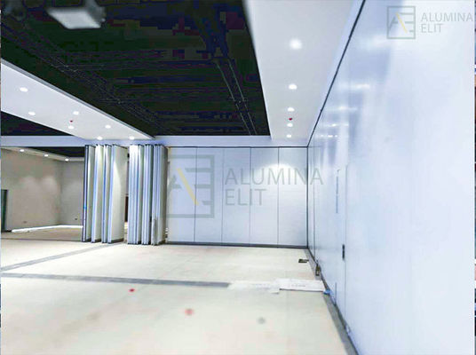 좋은 가격 6061-T6 알루미늄 합금 프레임 및 아연 도금 사각 튜브 킬을 갖춘 방화 및 방음 이동식 칸막이 벽 온라인으로