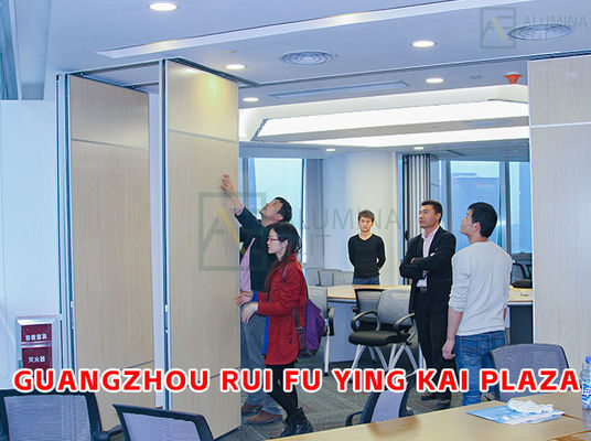 좋은 가격 방화 목재 흡음 칸막이 벽, 6061-T6 프로파일 및 Q235 강철 프레임, 코워킹 공간용 온라인으로