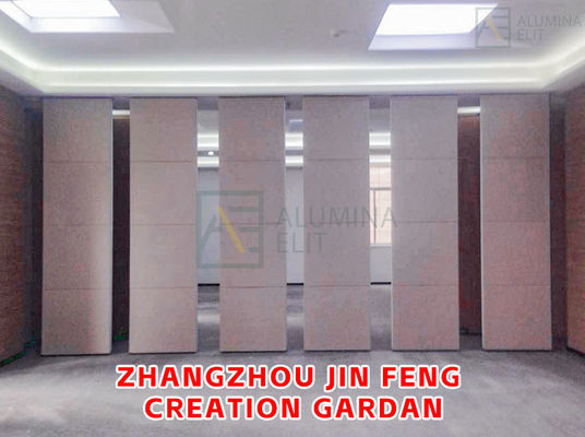 좋은 가격 회의실용 최대 18M 높이의 나무 가동식 음향 파티션 벽 및 Q235 강철 프레임 온라인으로