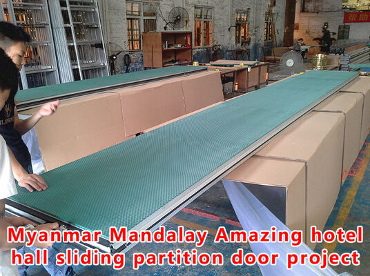 좋은 가격 Fireproof Movable Acoustic Partition Wall with 56dB Sound Insulation and 6061-T6 Profile 온라인으로