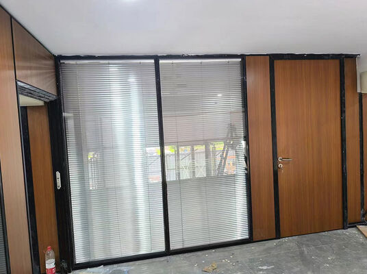 좋은 가격 Customized Acoustic Glass Partition Wall with Stainless Steel 304# Accessories and EPDM Sealant Rubber for Laboratory Settings 온라인으로