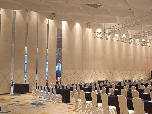 좋은 가격 6061-T6 프로파일 및 사용자 정의 차원을위한 Q235 강철 프레임과 함께 높은 작동 가능한 음향 파티션 벽 온라인으로