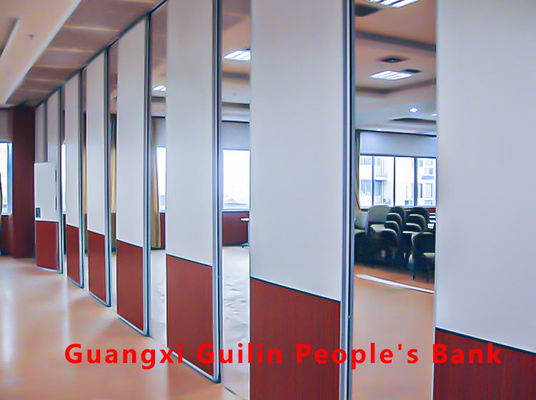품질 Customized Operable Partition Wall with Top-Hung Design and High-Quality Materials for Up to 18M Height 공장