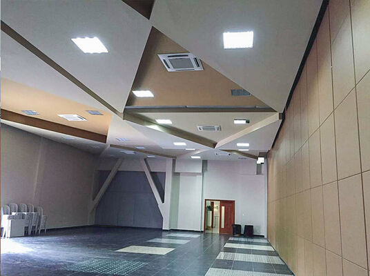 좋은 가격 휴대용 사운드 일체 이동성 파티션 벽과 듀폰 POM 롤러와 상단 및 하단 잭 리프팅 온라인으로